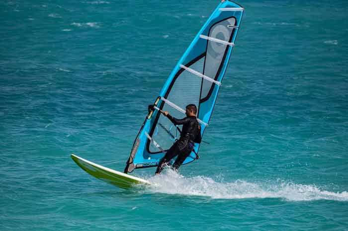 What windsurfing means, history, types and benefits