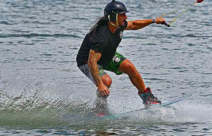How to Wakeboard: A Basic Beginner Guide+Tips
