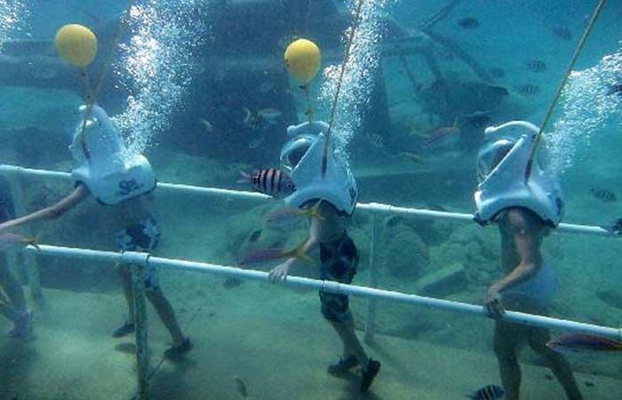 Group of helmet divers
